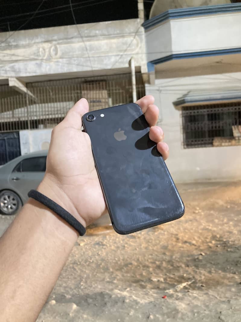 Apple iPhone 8 3