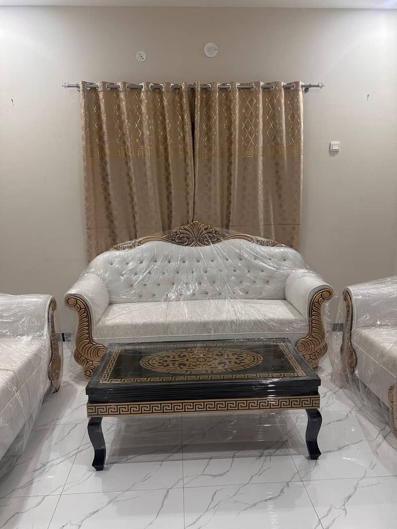 Sofa + table 0