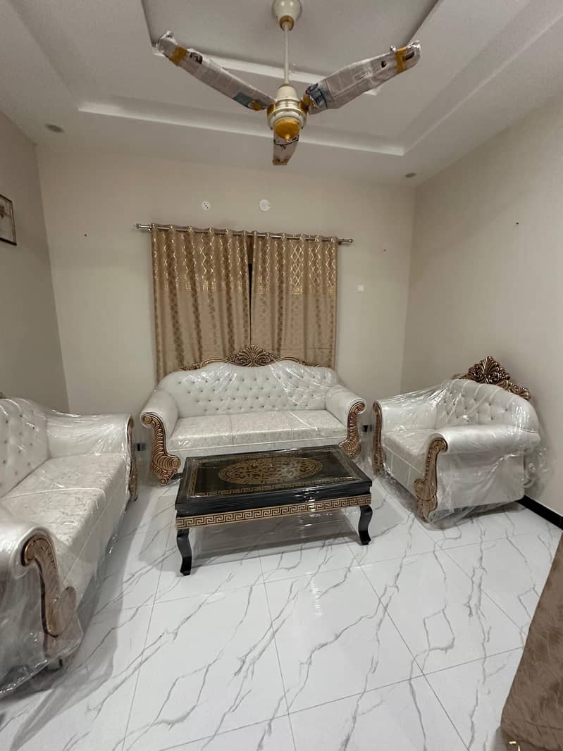 Sofa + table 1