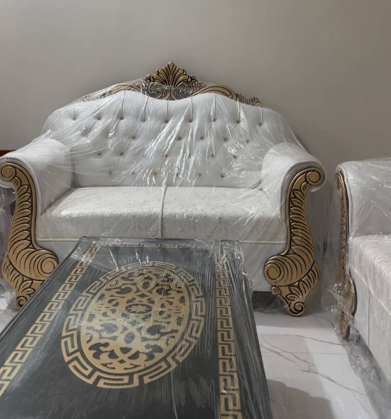 Sofa + table 4