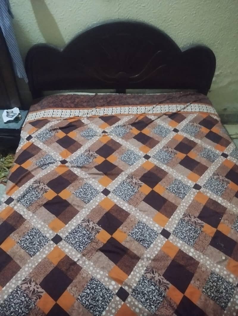 Queen size bed 2