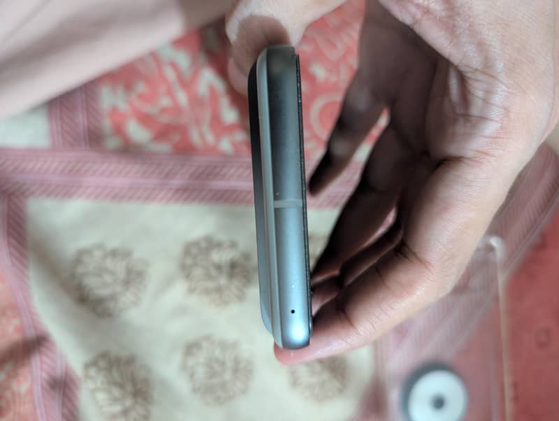Google Pixel 8 5