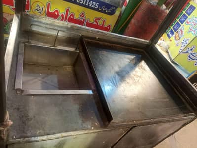 burger fries counter