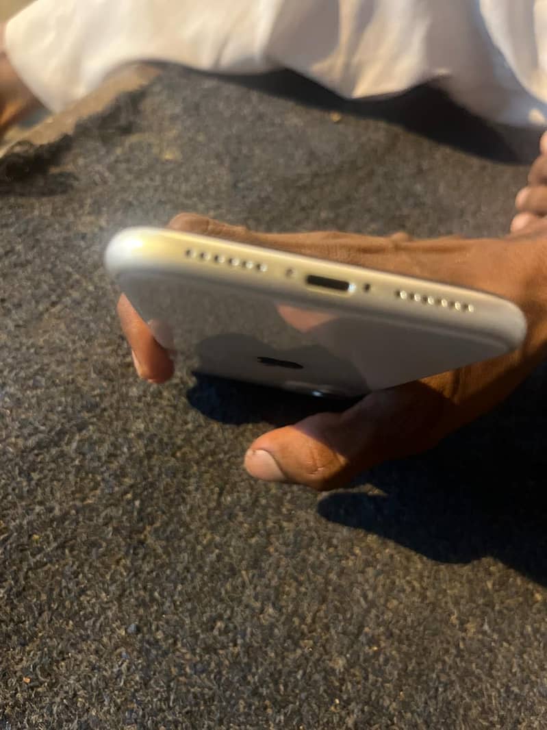 Apple iPhone 11 3