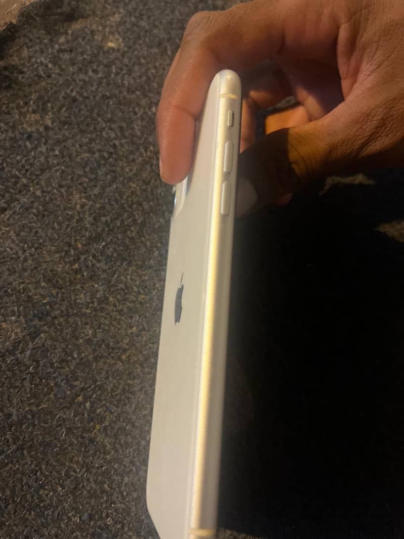 Apple iPhone 11 5