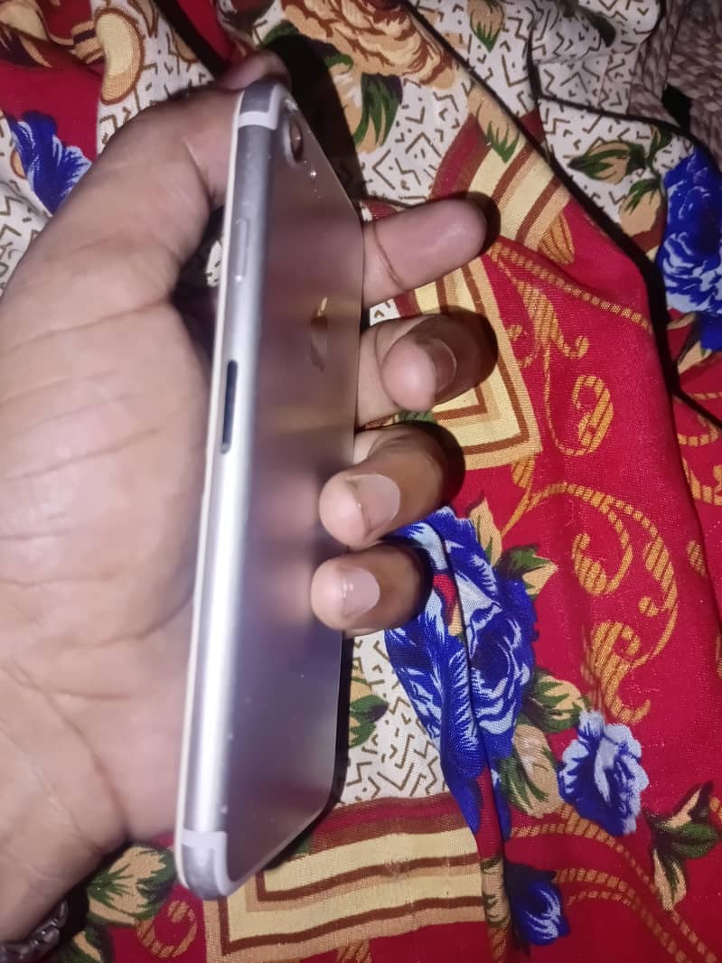 Apple iPhone 7 2