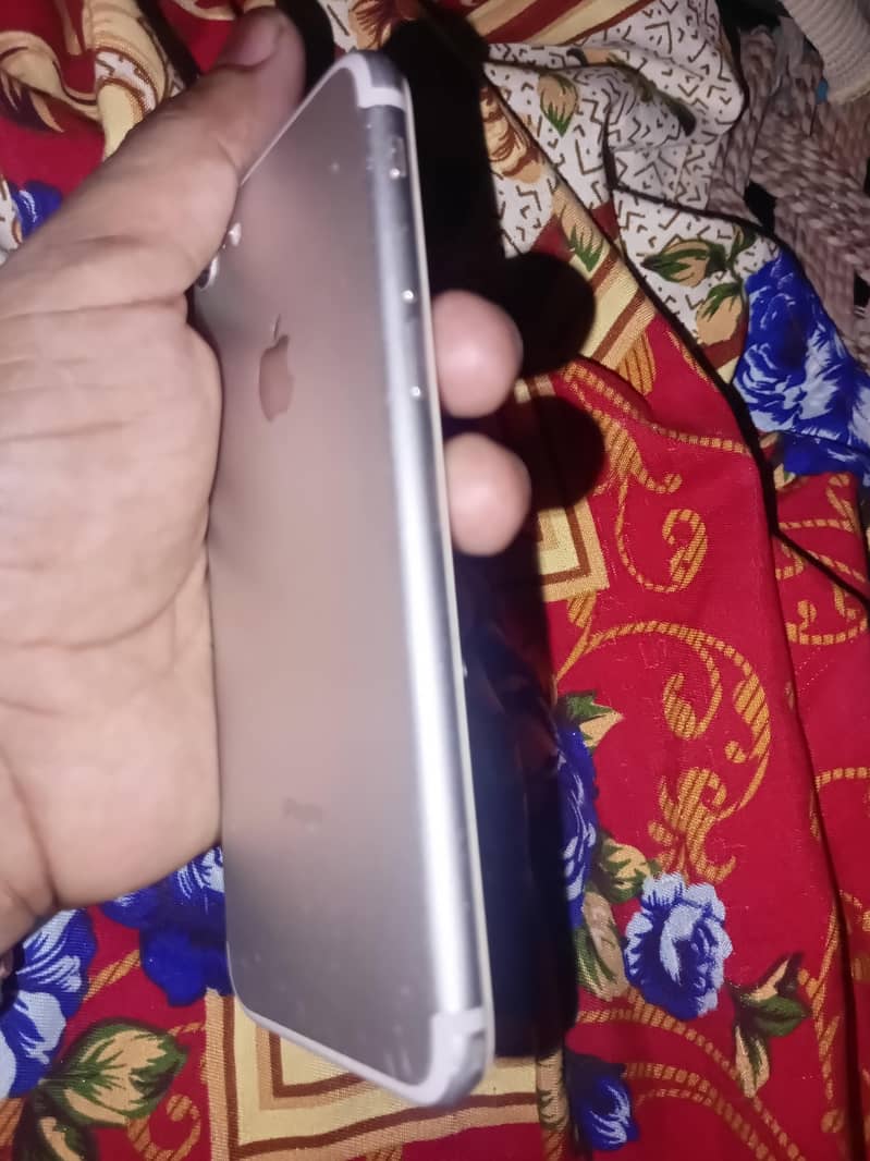 Apple iPhone 7 3