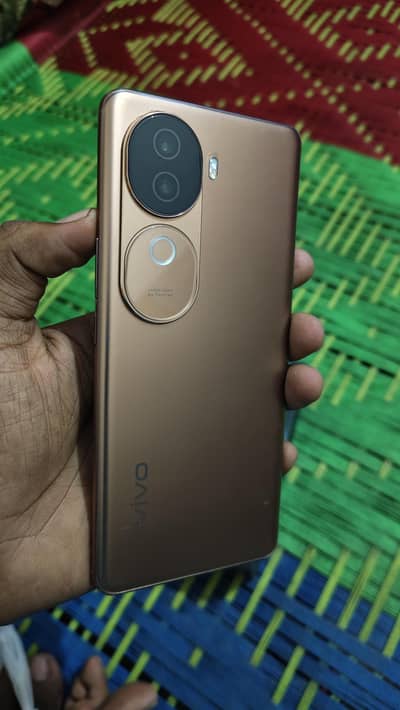 Vivo V40e 5G 8GB 256GB 10 by 10 condition Complete Accessories
