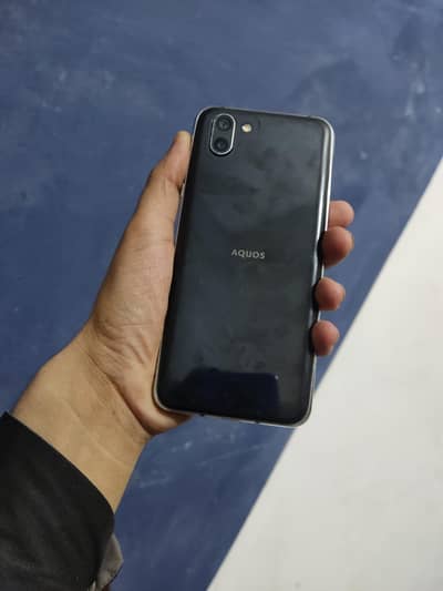 Sharp Aquos R2