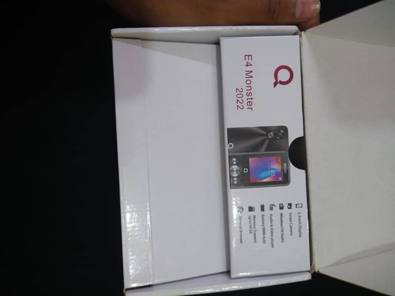 QMobile E4 Monster 1