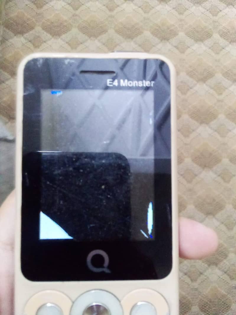 QMobile E4 Monster 4
