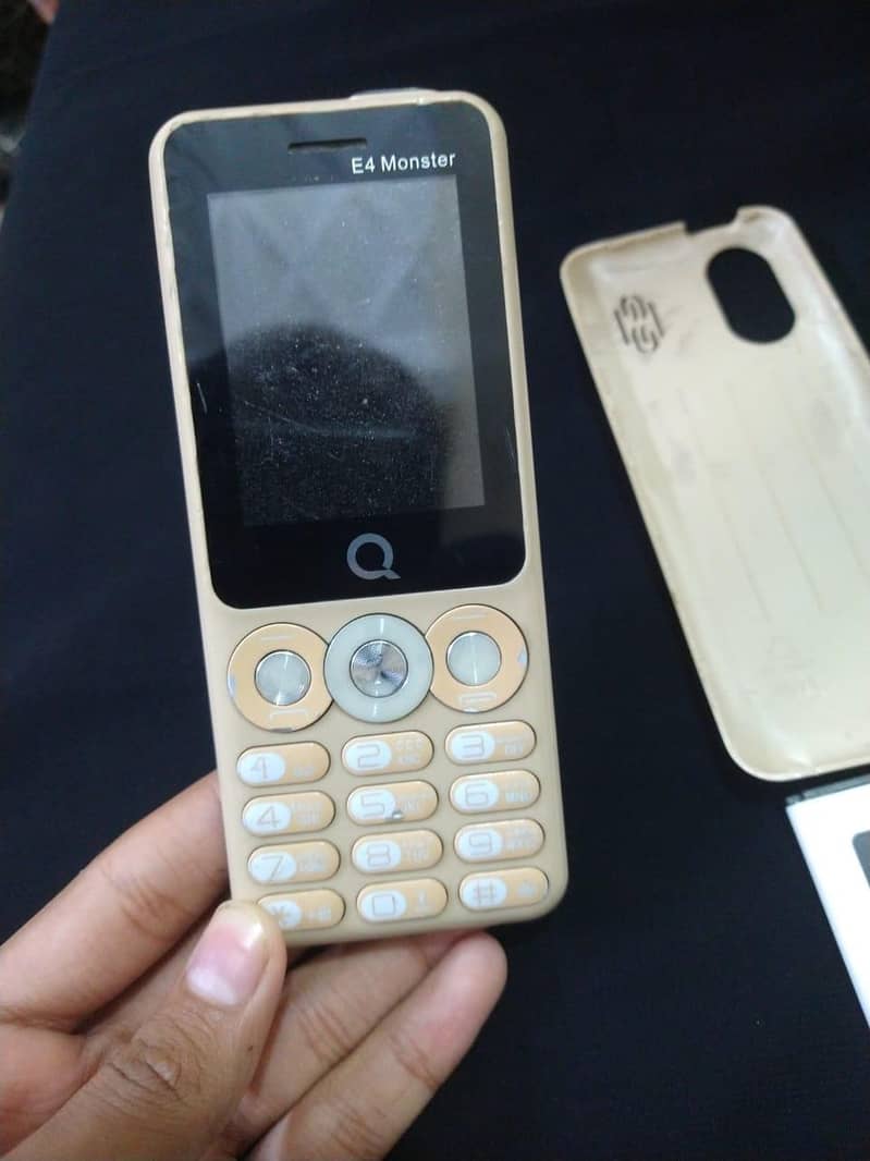 QMobile E4 Monster 5