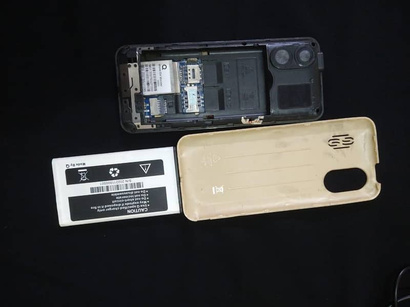 QMobile E4 Monster 6