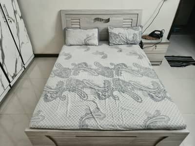 bed/wardrobe/dressing table