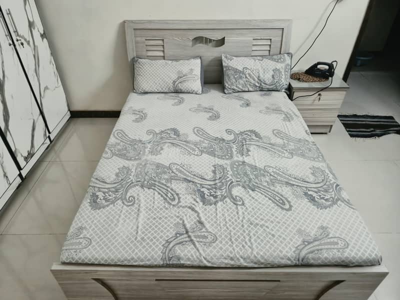 bed/wardrobe/dressing table 0