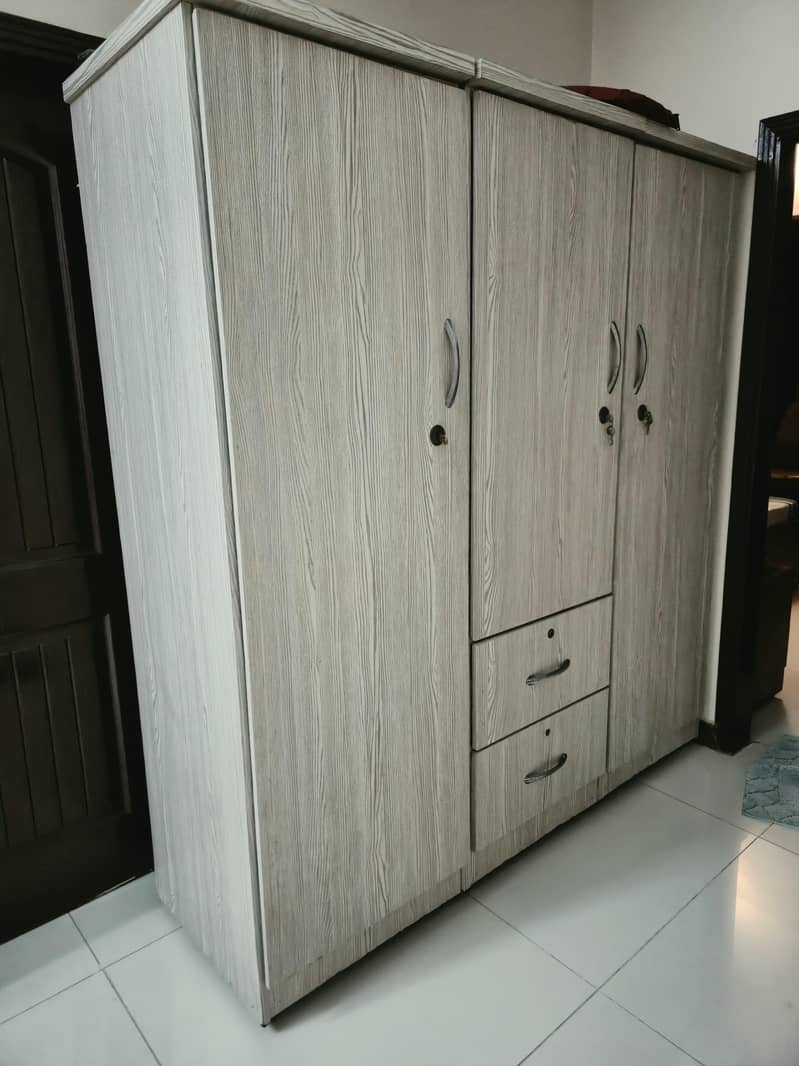 bed/wardrobe/dressing table 1