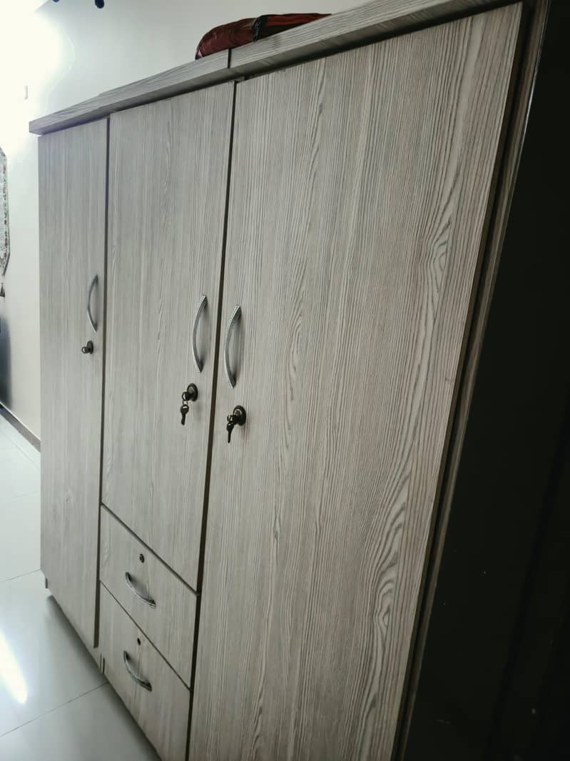 bed/wardrobe/dressing table 2