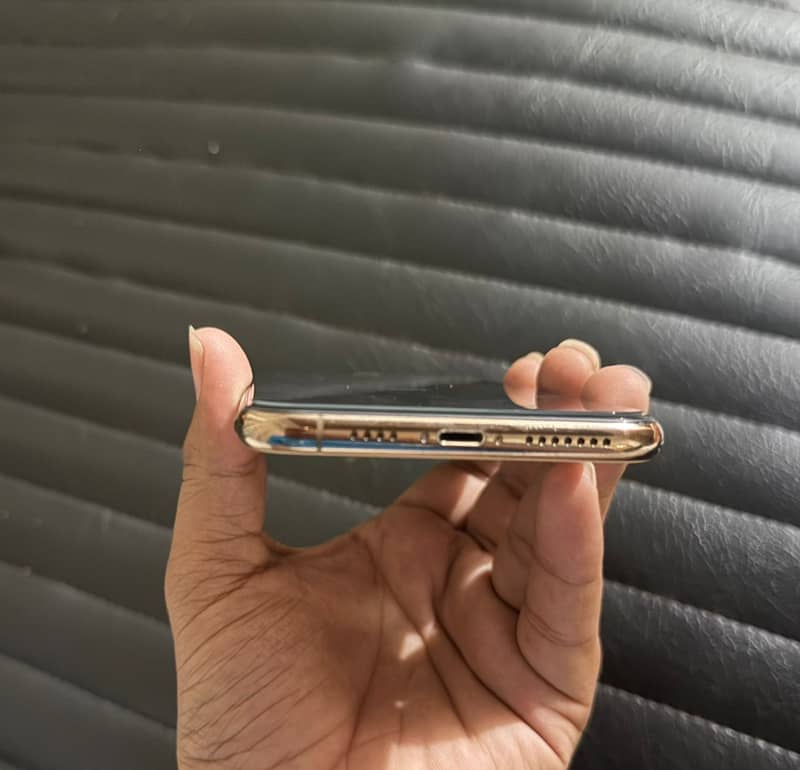 IPHONE 11 pro max 5