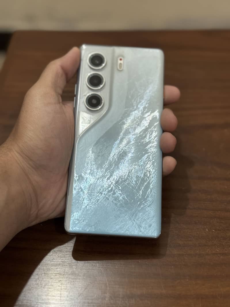 Tecno CAMON 40 Pro 0