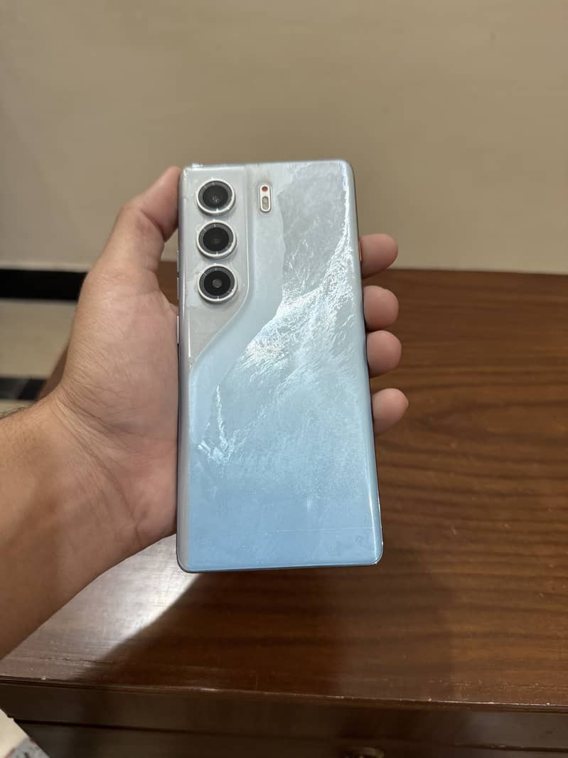 Tecno CAMON 40 Pro 1