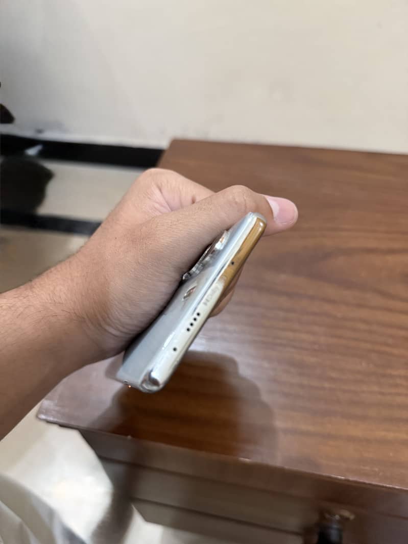 Tecno CAMON 40 Pro 4