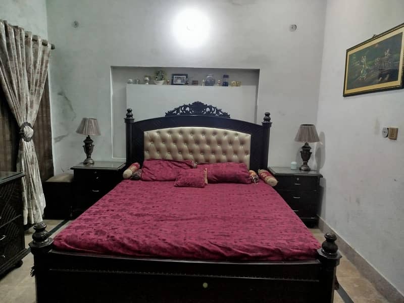 king Bed 0