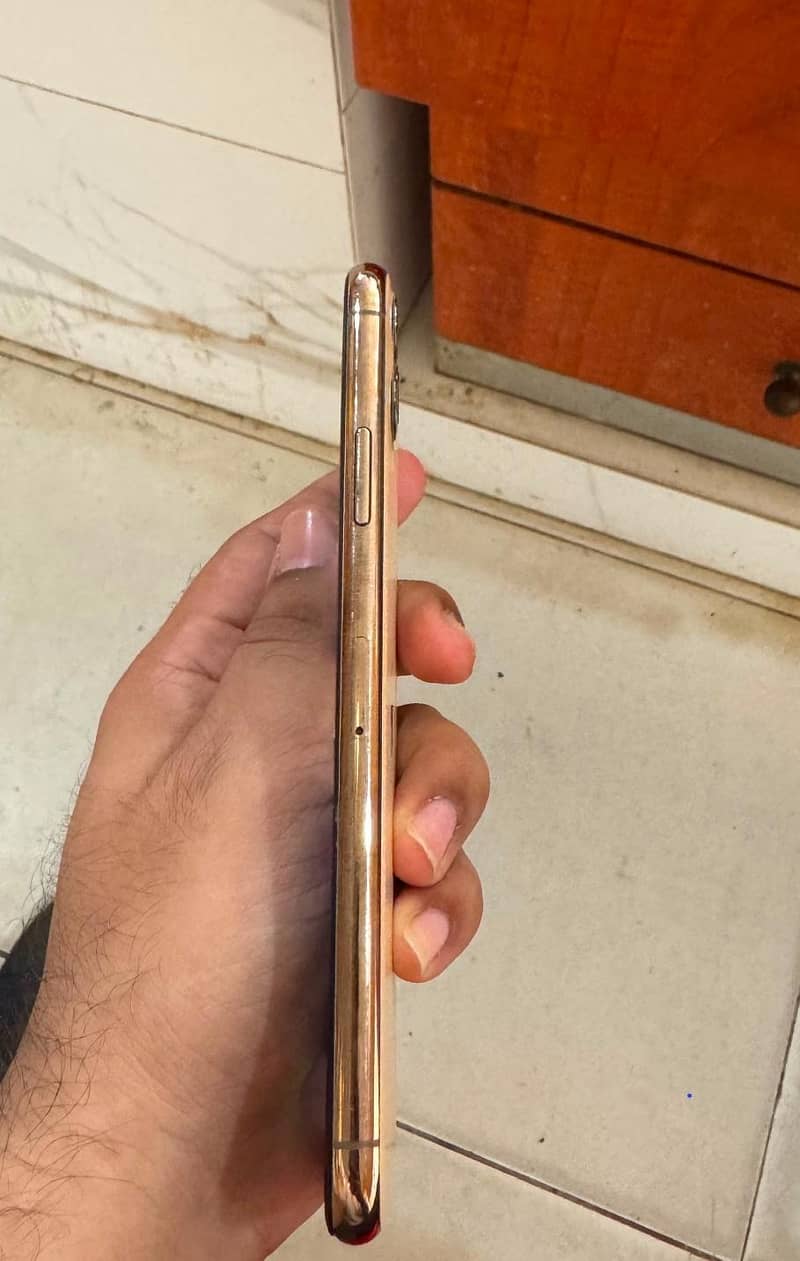 Apple iPhone 11 Pro Max 2
