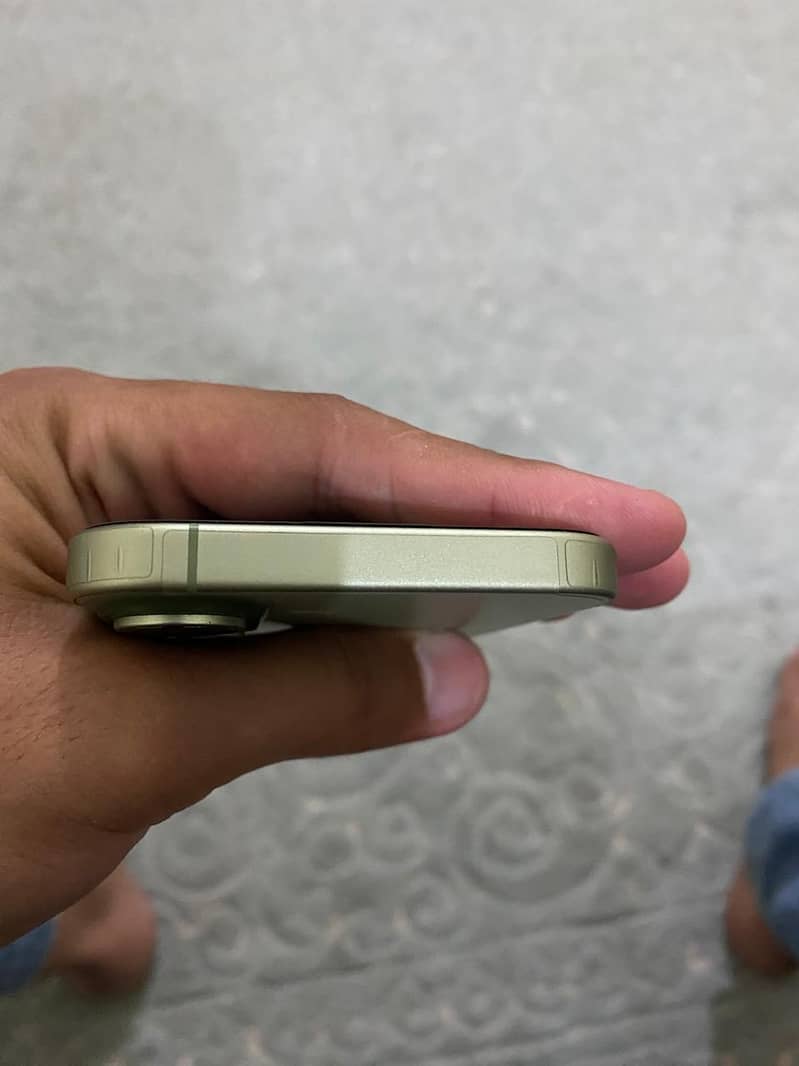Apple iPhone 17 4