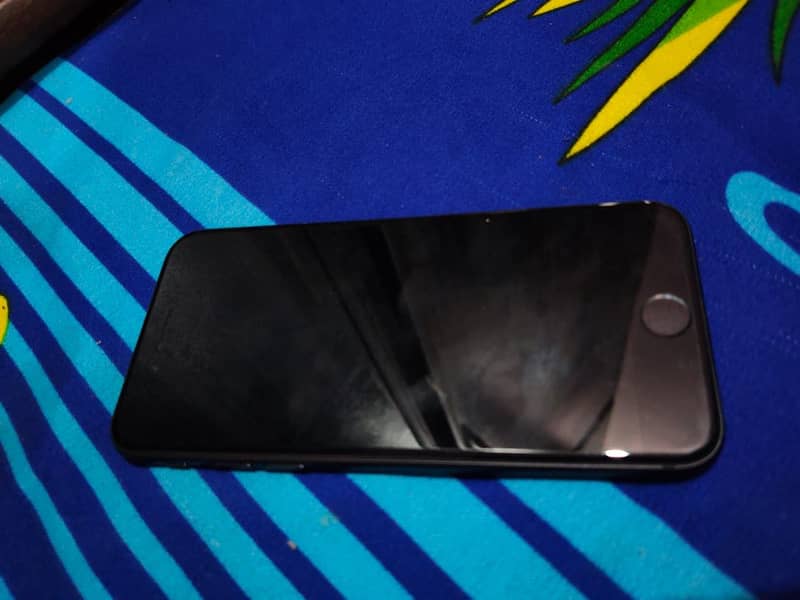 Apple iPhone 7 2