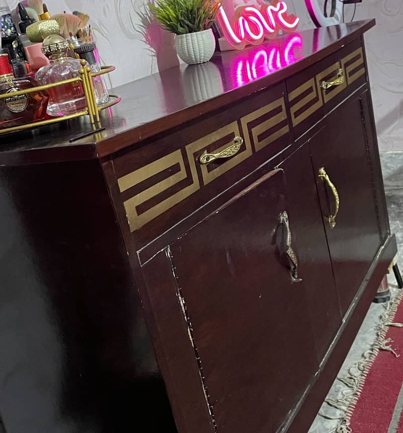 Dressing console 1