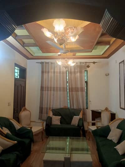 5 Marla floor with Gas available for rent