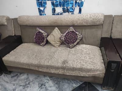 7 Seater Sofa Set Good condition Urgent sale