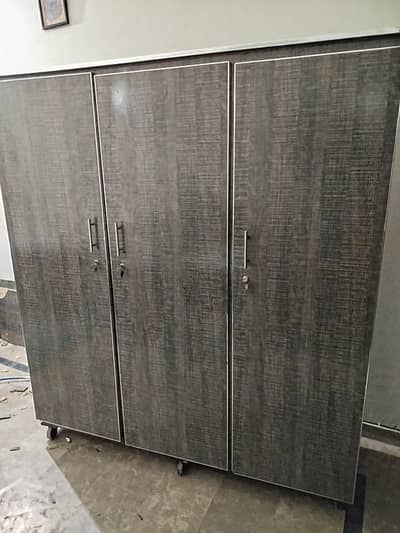 3 Door Almari Light Gray Colour