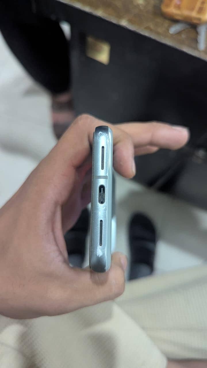 Google Pixel 8 11