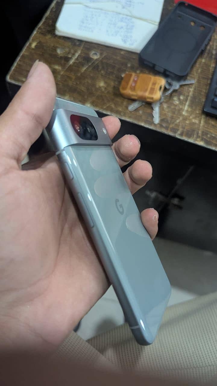 Google Pixel 8 12