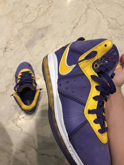 Nike LeBron 8 lakers size is 9.5 UK size 8.5