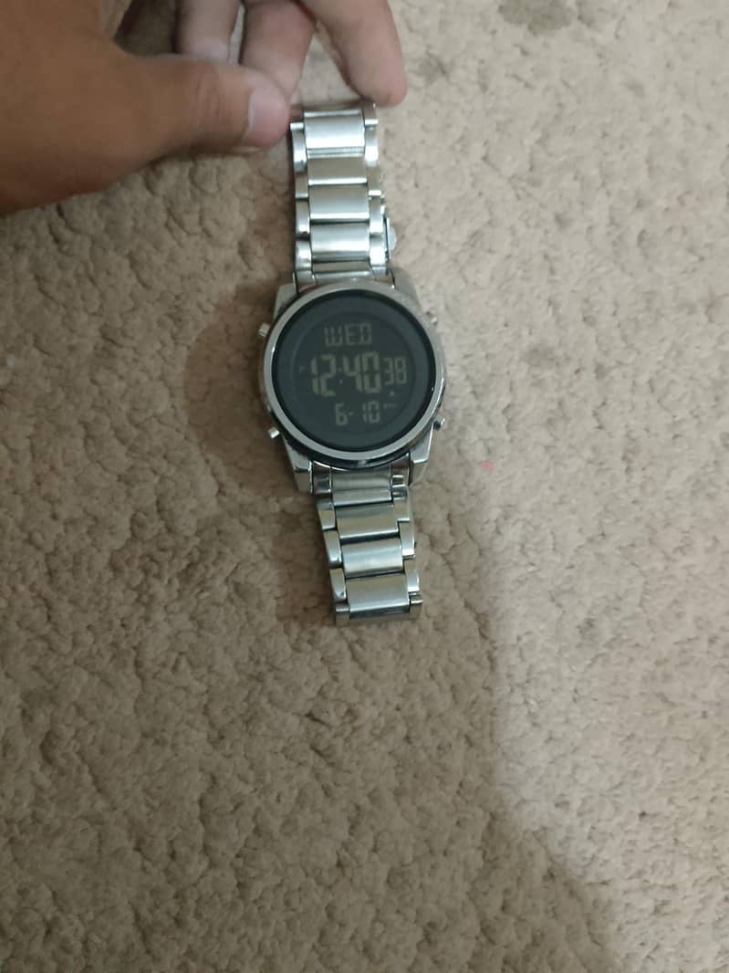 digital watch 0