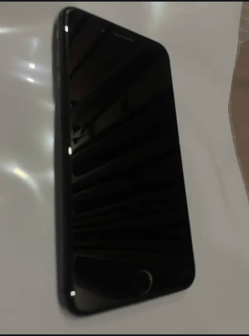 Apple iPhone 8 Plus 1