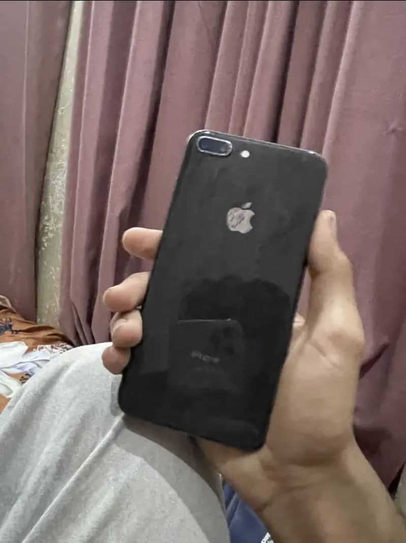 Apple iPhone 8 Plus 4