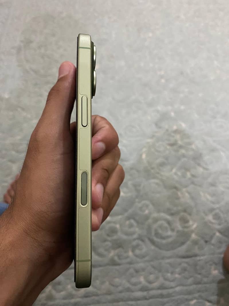 Apple iPhone 17 5