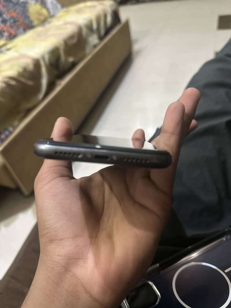 Apple iPhone 11 3