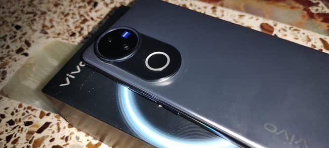 Vivo V50