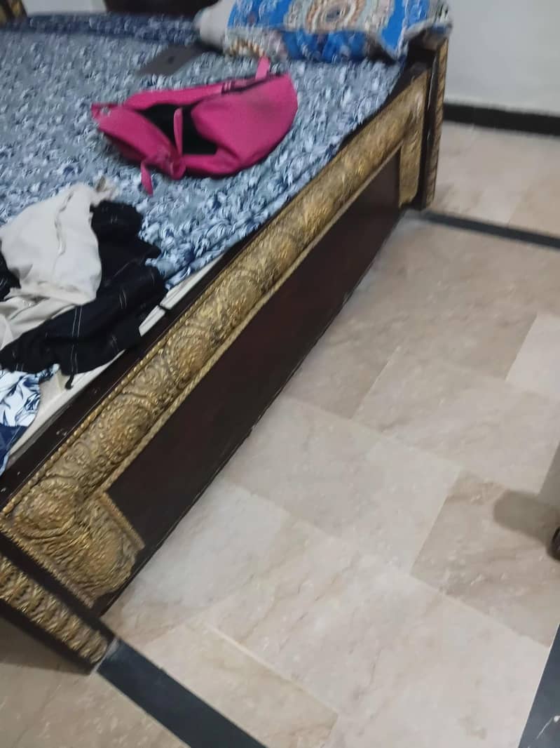 king size only bed 1