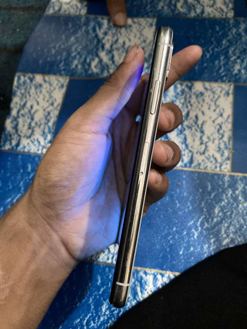 Apple iPhone X 3