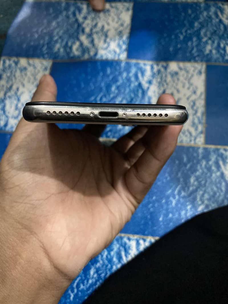 Apple iPhone X 4