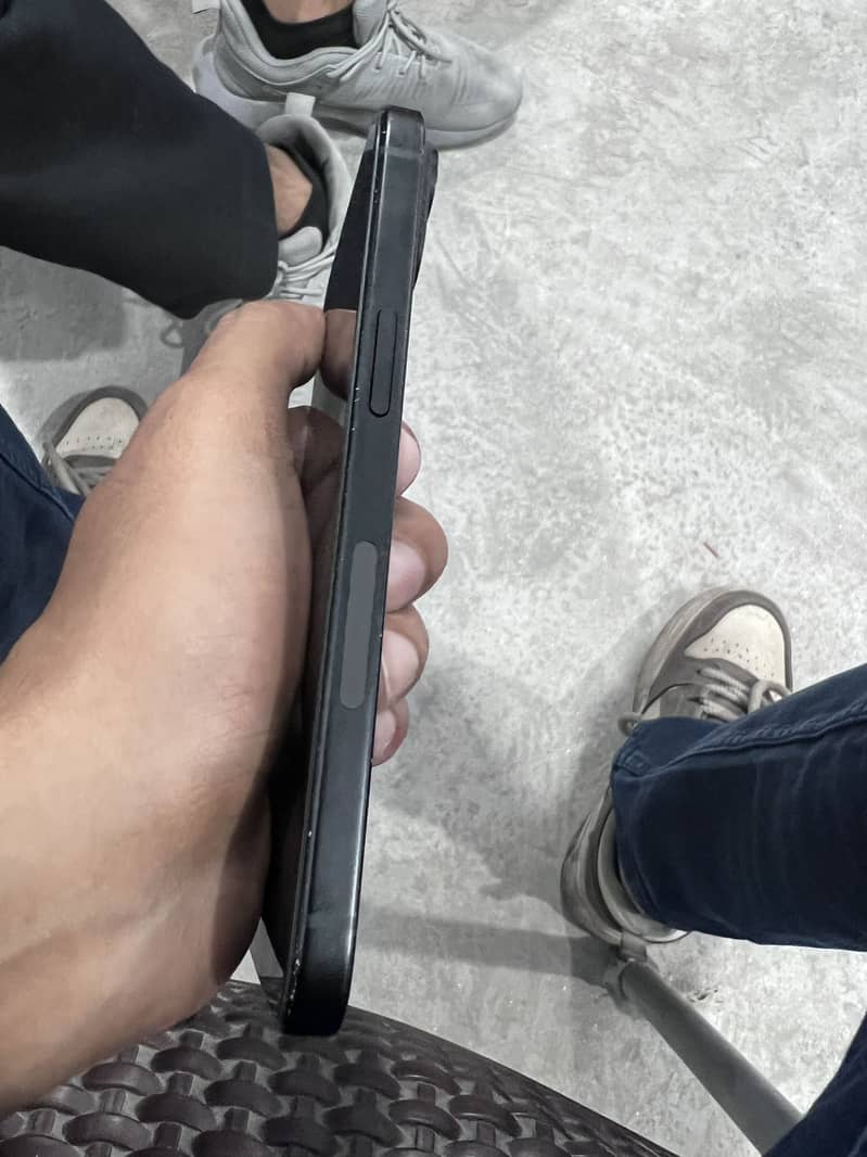 Apple iPhone 15 4