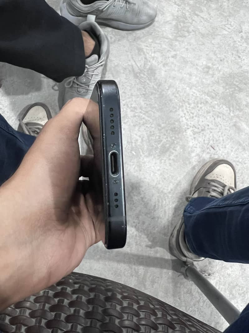 Apple iPhone 15 5