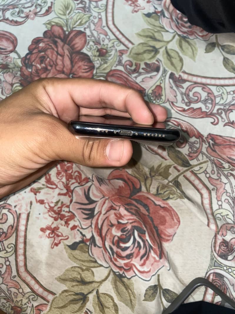 Apple iPhone 11 Pro 1
