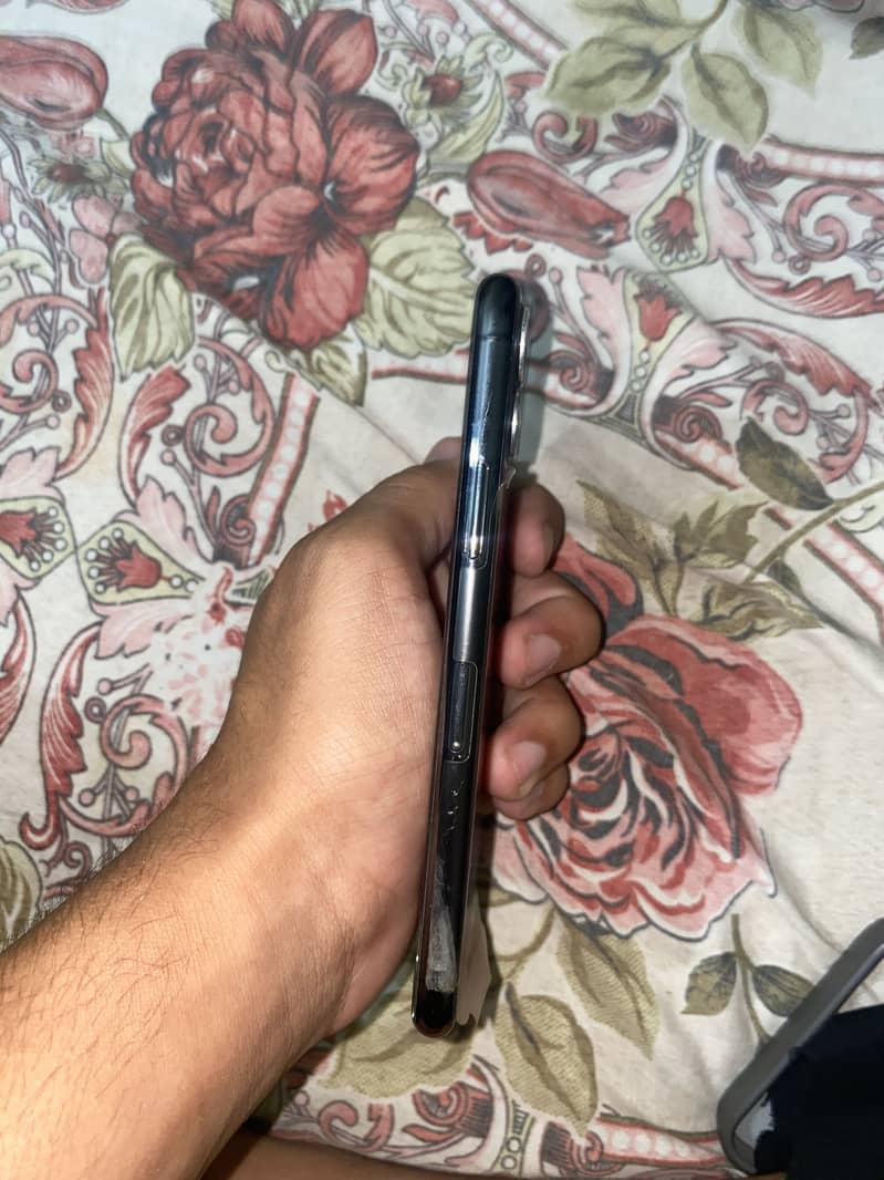 Apple iPhone 11 Pro 2
