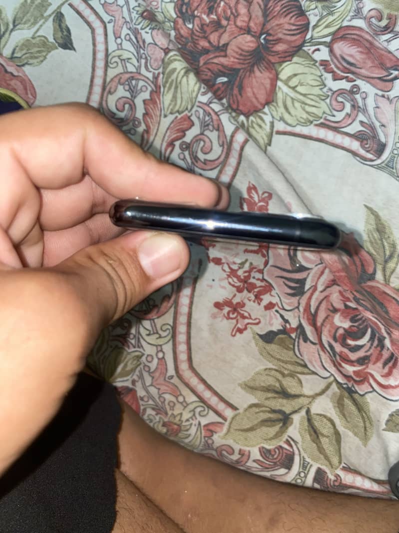 Apple iPhone 11 Pro 4